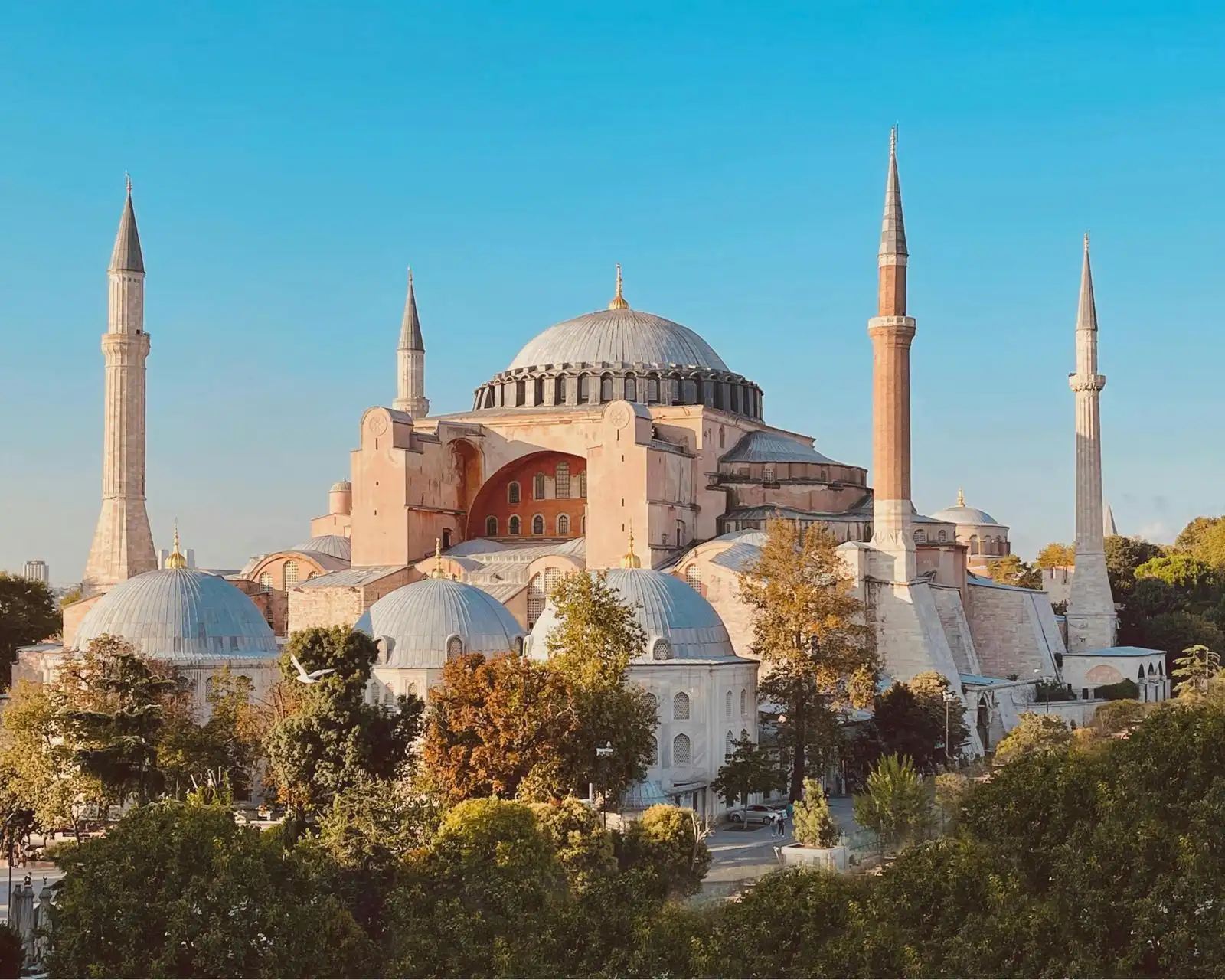 Istanbul Must-See Combo Tour :Blue Mosque ,Hagia Sophia & Cistern - Gallery Image 1
